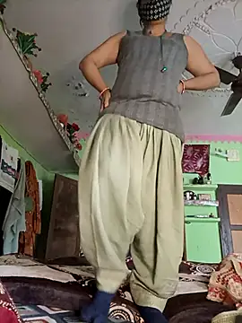 DIRTY-MOMS online show from January 15, 2026, 6:17 am