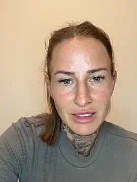 Klarry69 online show from April 10, 2026, 8:05 pm