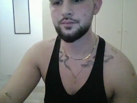 Snapshot of LunaFoxTip chatting on December 17, 2025, 8:25 pm LunaFoxTip online show from December 17, 2025, 8:25 pm