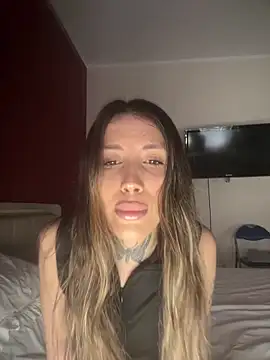 saphirafox online show from March 18, 2026, 1:46 pm