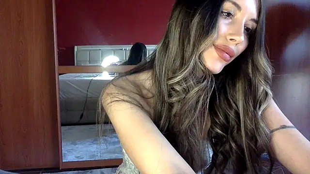 saphirafox online show from March 23, 2026, 2:39 pm