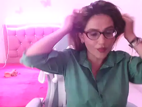 NathyVega online show from December 18, 2025, 2:05 am