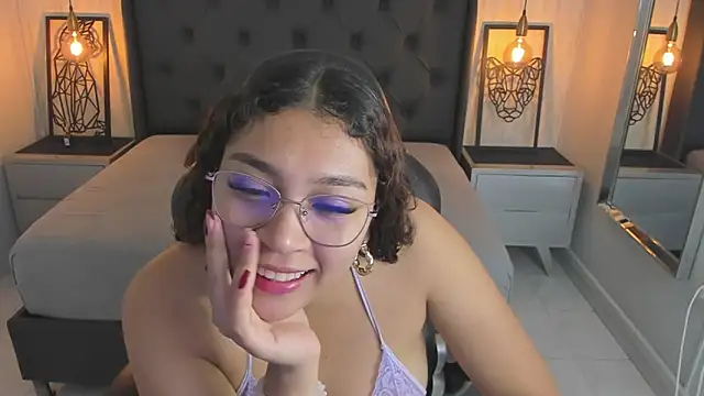 Snapshot of angelinemore chatting on February 18, 2026, 7:21 pm angelinemore online show from February 18, 2026, 7:21 pm