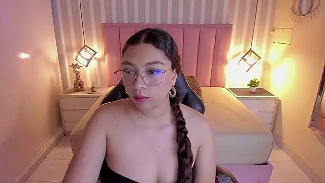 Snapshot of angelinemore chatting on March 7, 2026, 7:41 pm angelinemore online show from March 7, 2026, 7:41 pm
