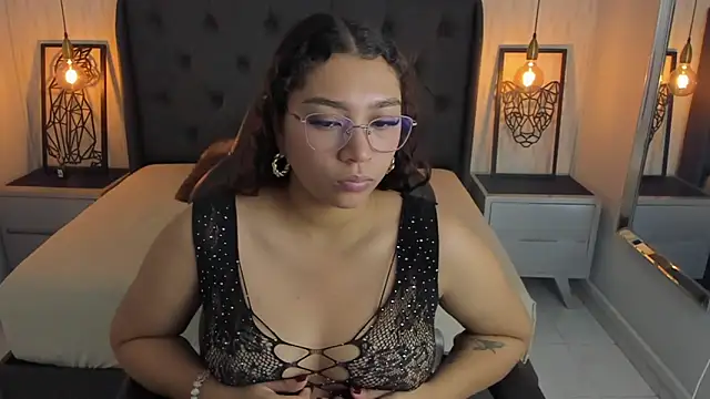 Snapshot of angelinemore chatting on February 24, 2026, 7:26 pm angelinemore online show from February 24, 2026, 7:26 pm