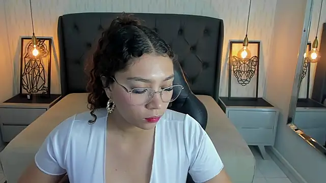 Snapshot of angelinemore chatting on February 25, 2026, 7:25 pm angelinemore online show from February 25, 2026, 7:25 pm