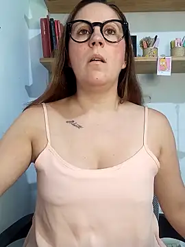 Snapshot of SofiEsteves chatting on February 12, 2026, 12:05 pm SofiEsteves online show from February 12, 2026, 12:05 pm