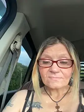 lindzybella online show from May 15, 2026, 11:14 pm