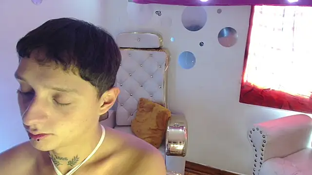 Snapshot of David_and_Jonas chatting on February 10, 2026, 6:40 pm David and Jonas online show from February 10, 2026, 6:40 pm