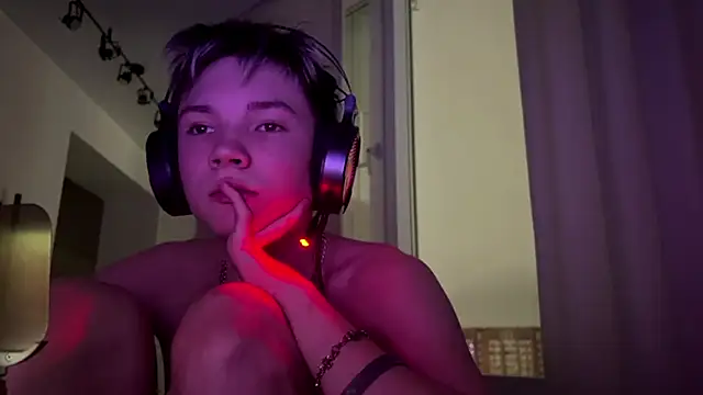 MilesSwanson online show from December 21, 2025, 10:32 pm