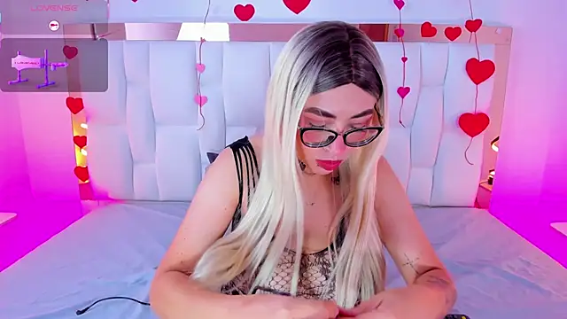 Snapshot of CamilleJuicy_ chatting on February 28, 2026, 12:16 pm CamilleJuicy online show from February 28, 2026, 12:16 pm