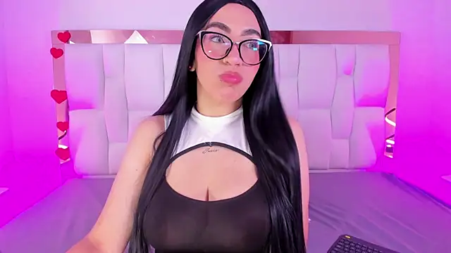 CamilleJuicy  online show from May 15, 2026, 12:58 pm