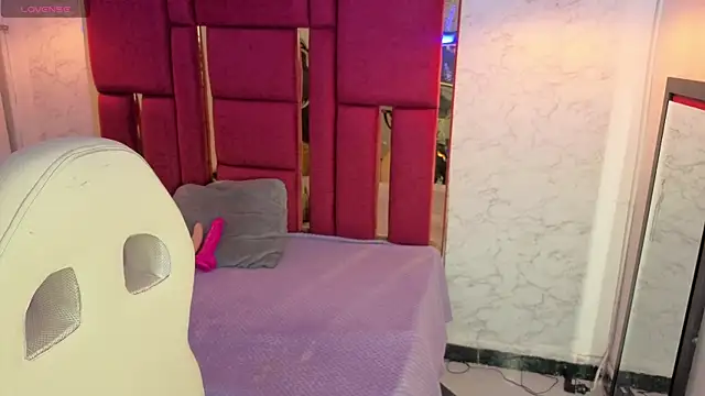 Snapshot of morgana_white chatting on February 7, 2026, 6:49 pm morgana white online show from February 7, 2026, 6:49 pm