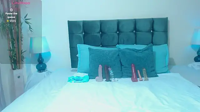 Snapshot of Valeri_hot22 chatting on December 18, 2025, 8:01 pm Valeri hot22 online show from December 18, 2025, 8:01 pm