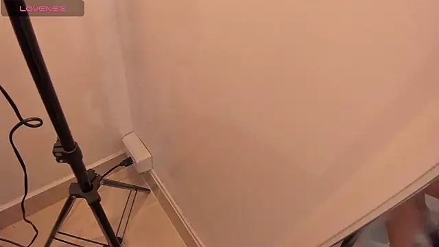 clarise hall3 online show from April 15, 2026, 8:20 pm