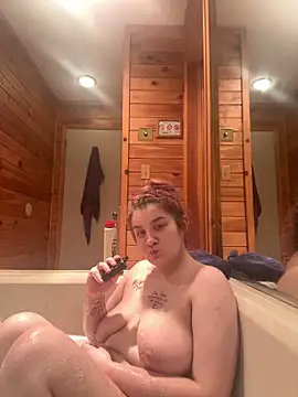 kaylee2104 online show from April 18, 2026, 2:36 am