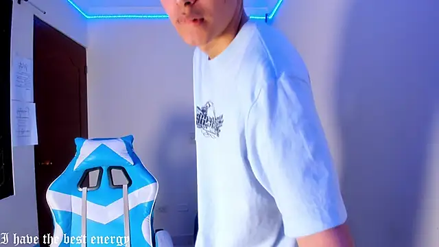 Snapshot of harry_jonshon69 chatting on February 4, 2026, 1:44 am harry jonshon69 online show from February 4, 2026, 1:44 am