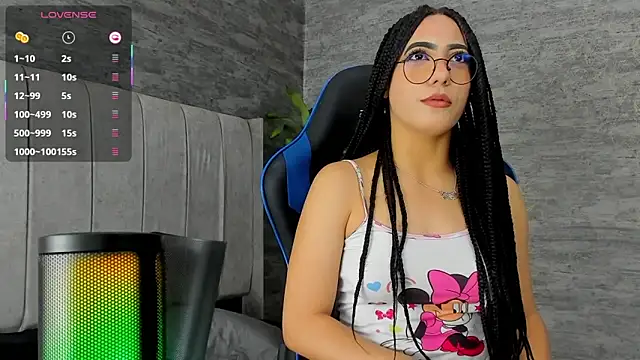 Snapshot of Odett_Khast chatting on December 19, 2025, 5:32 am Odett Khast online show from December 19, 2025, 5:32 am