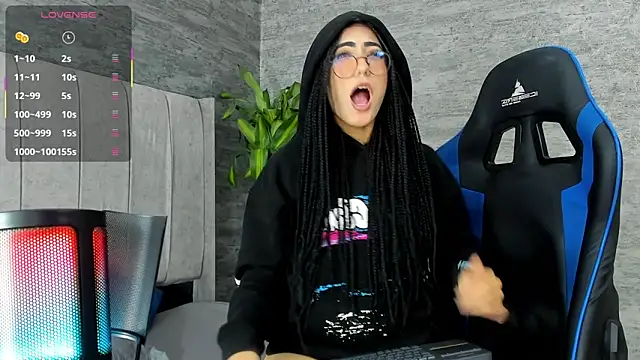 Snapshot of Odett_Khast chatting on December 21, 2025, 6:04 am Odett Khast online show from December 21, 2025, 6:04 am