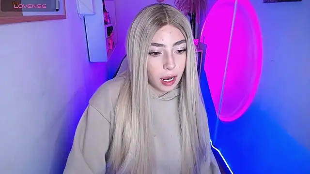 Snapshot of channel_blondee chatting on April 13, 2026, 8:35 pm channel blondee online show from April 13, 2026, 8:35 pm