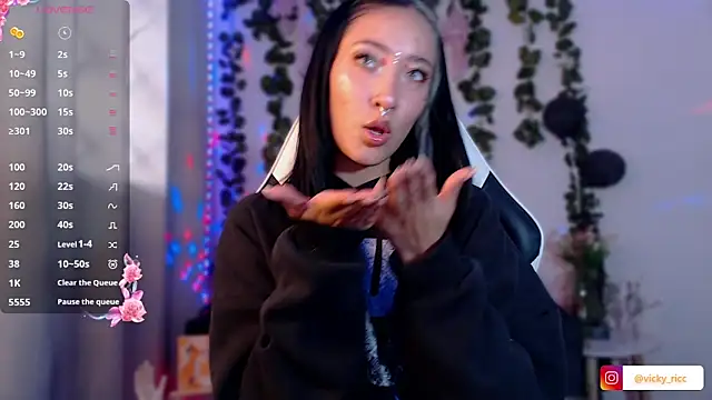 Snapshot of viicky_r chatting on February 26, 2026, 5:35 pm viicky r online show from February 26, 2026, 5:35 pm