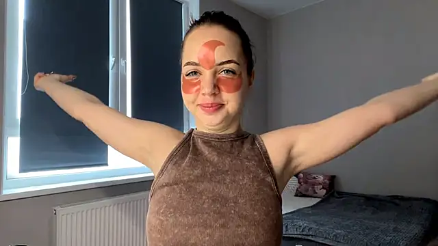 Snapshot of AliceQueenGirl chatting on January 11, 2026, 9:05 am AliceQueenGirl online show from January 11, 2026, 9:05 am