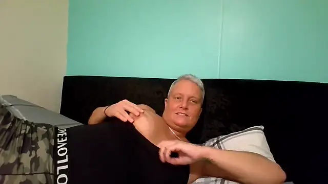 Bendoverbetty3 online show from January 7, 2026, 8:03 pm