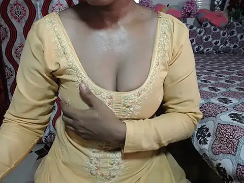 Snapshot of surbhi01 chatting on July 16, 2026, 6:54 am surbhi01 online show from July 16, 2026, 6:54 am