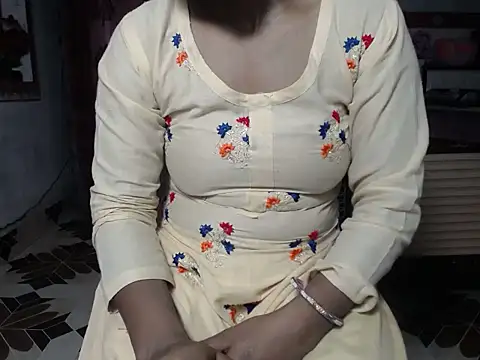 Snapshot of surbhi01 chatting on May 17, 2026, 6:57 am surbhi01 online show from May 17, 2026, 6:57 am
