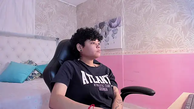 Sasha Venom online show from December 18, 2025, 1:26 pm