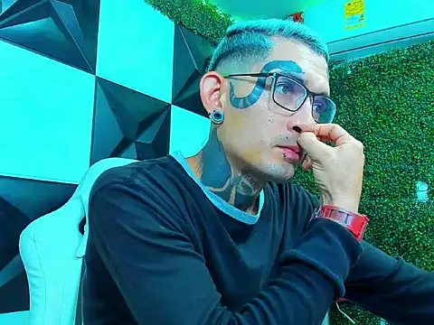 Boy tatto77 online show from January 7, 2026, 5:18 pm