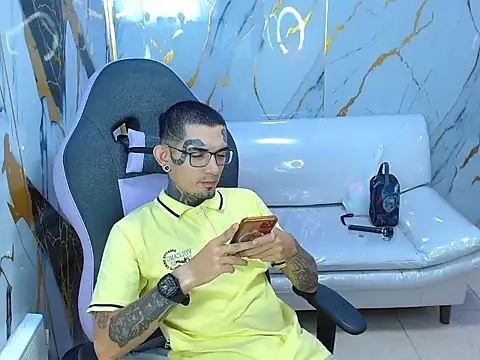 Snapshot of Boy_tatto77 chatting on June 30, 2026, 12:43 am Boy tatto77 online show from June 30, 2026, 12:43 am
