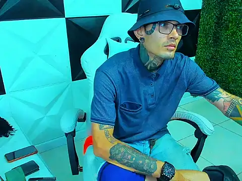 Boy tatto77 online show from January 16, 2026, 3:27 pm