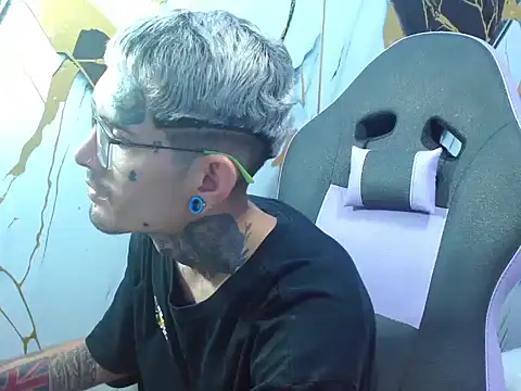 Boy tatto77 online show from February 11, 2026, 5:57 pm