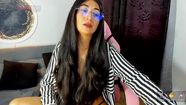 luna martii online show from February 3, 2026, 10:48 pm