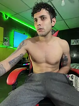 JustynAle2025 online show from February 12, 2026, 4:07 pm