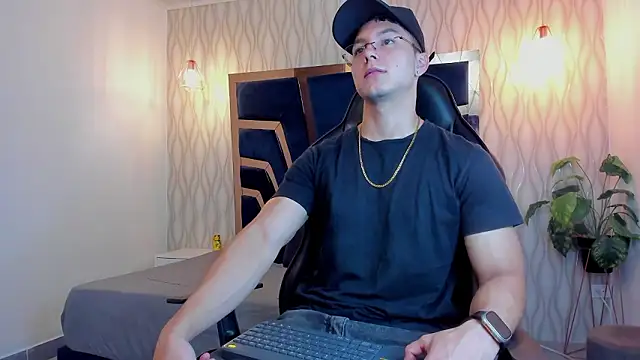 Noah Clarkk online show from March 18, 2026, 5:36 pm