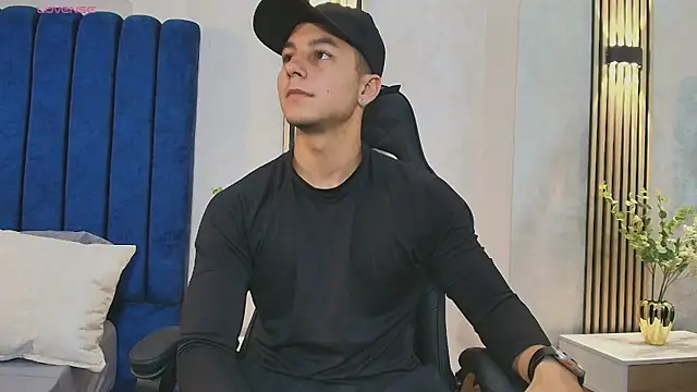 Noah Clarkk online show from May 21, 2026, 5:43 pm