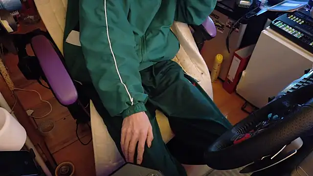 Gay-Versaut online show from February 5, 2026, 8:59 pm