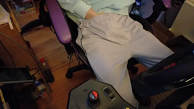 Gay-Versaut online show from April 14, 2026, 7:08 pm