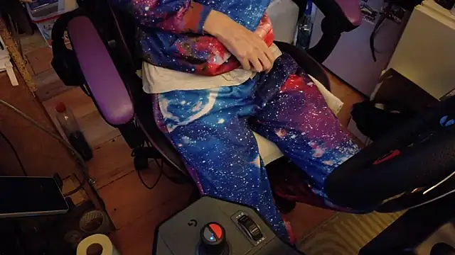 Gay-Versaut online show from April 22, 2026, 10:05 pm