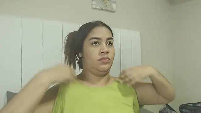 Snapshot of alicce_will02 chatting on December 22, 2025, 12:49 pm alicce will02 online show from December 22, 2025, 12:49 pm