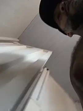 morenoteza0 online show from December 21, 2025, 5:47 pm