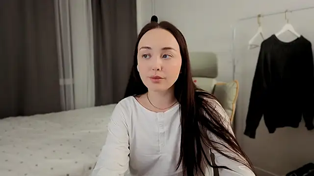 fallin lovee online show from February 27, 2026, 7:46 pm