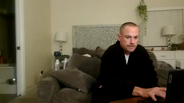 Snapshot of MISTERANDDEMI chatting on April 30, 2026, 8:21 am MISTERANDDEMI online show from April 30, 2026, 8:21 am