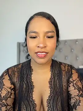 izzybelmonth12 online show from May 10, 2026, 8:11 pm