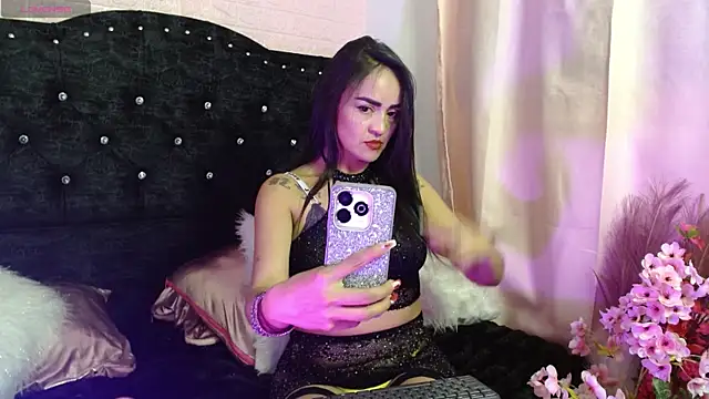 Snapshot of Ambar_Rouxee chatting on January 5, 2026, 8:01 pm Ambar Rouxee online show from January 5, 2026, 8:01 pm