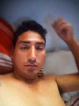 Snapshot of Yrresistible666 chatting on May 4, 2026, 6:33 pm Yrresistible666 online show from May 4, 2026, 6:33 pm