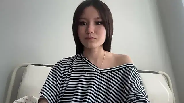 luvvivii online show from June 6, 2026, 6:57 pm