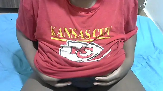 Snapshot of HoneyExtasyXo_ chatting on February 3, 2026, 10:31 am HoneyExtasyXo online show from February 3, 2026, 10:31 am